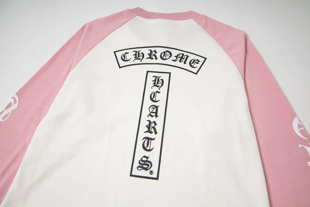 P180 Model No. Y641 Chrome Hearts Foam Horseshoe Long Sleeve T-shirt Chrome Hearts Autumn and Winter Counter's new fashionable casual bottoming long-sleeved T-shirt is made of imported high-density cotton fabric and exquisite original logo. It has excellent comfort and breathability. It is soft, anti-wrinkle, elastic and has excellent drape. It can be worn alone or layered. The fabric is soft and not easy to deform. Relaxed OVERSIZE cut. The complete set of excipients is fully packaged. Size: S-XL